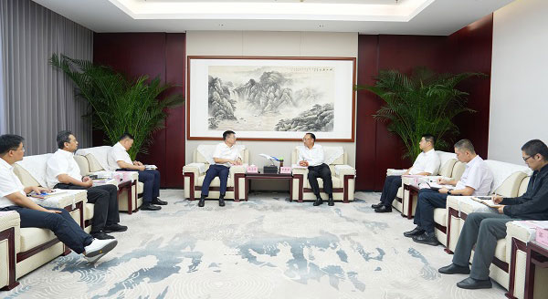 岳文彥一行拜訪(fǎng)湖北機(jī)場(chǎng)集團(tuán)黨委書(shū)記、董事長(zhǎng)李忠祿